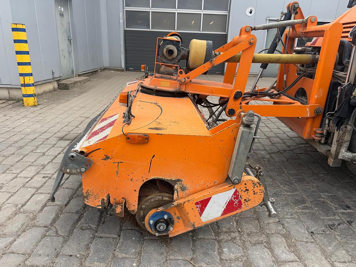 Bitumen Sprayer Schäfer Unimog U 500 + BSM-P 2000/2000