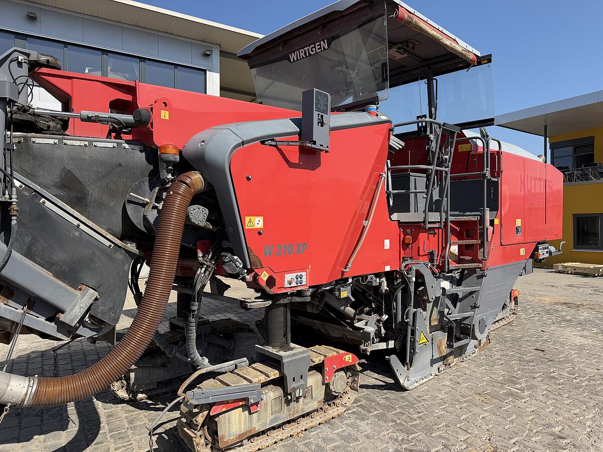 Straßenfräsen Wirtgen W 210 XP