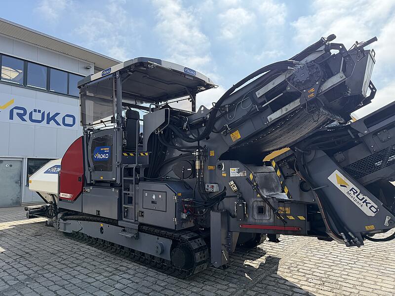 Beschicker Dynapac MF 2500 CS
