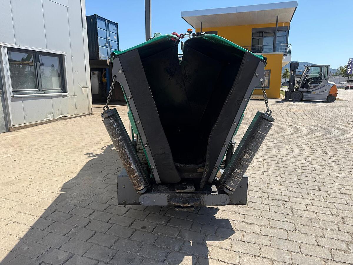 Kleinfertiger Vögele Super 800-3i