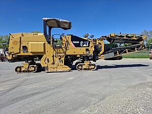 Caterpillar قشاطة اسفلت PM 200