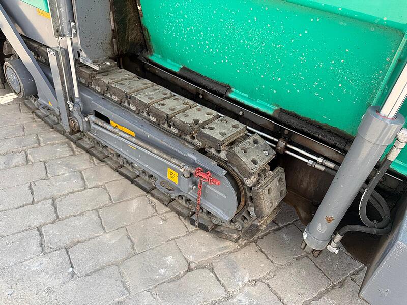 Kleinfertiger Vögele Super 800-3i