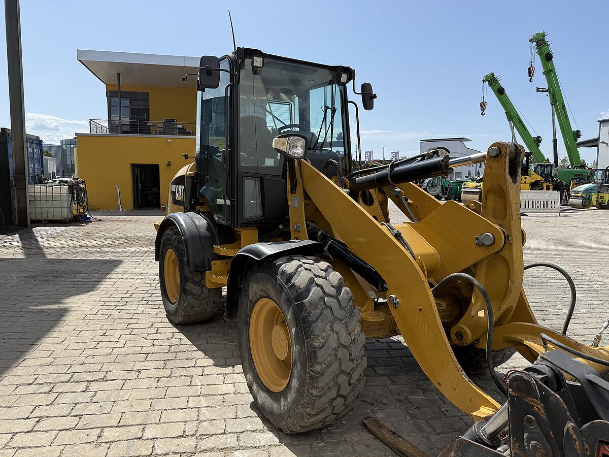 Radlader Caterpillar 908 M