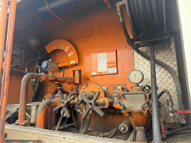Bitumen Sprayer Schäfer Unimog U 500 + BSM-P 2000/2000