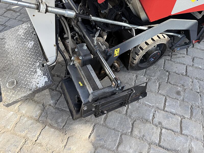Kleinfertiger Dynapac F80W