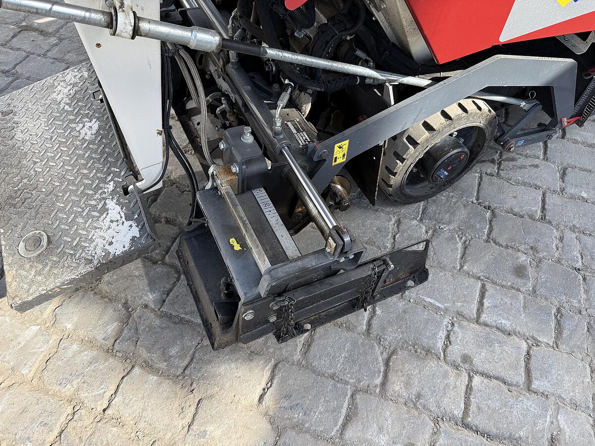 Kleinfertiger Dynapac F80W