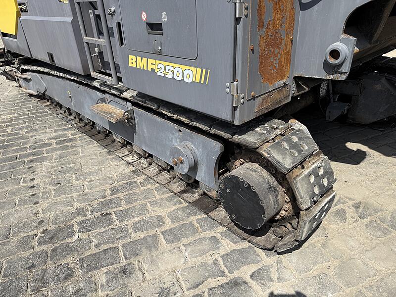 Beschicker Bomag BMF 2500 M