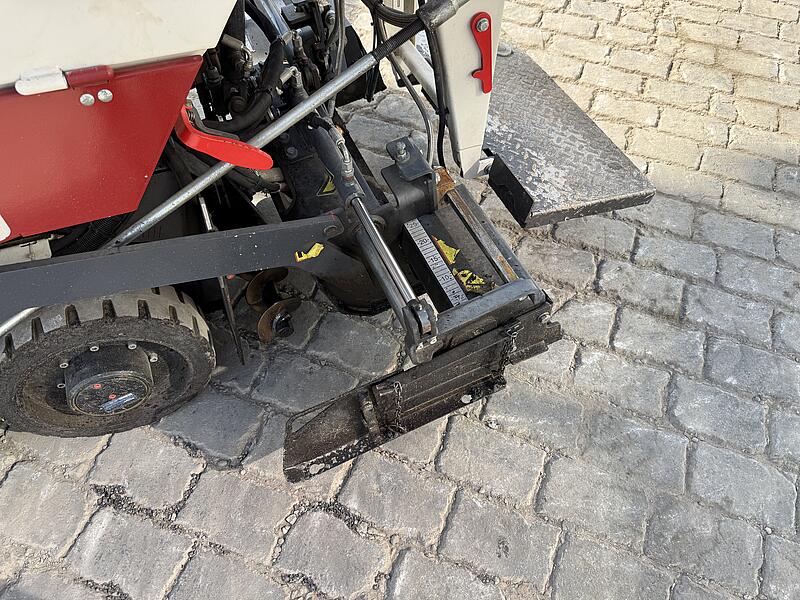 Kleinfertiger Dynapac F80W