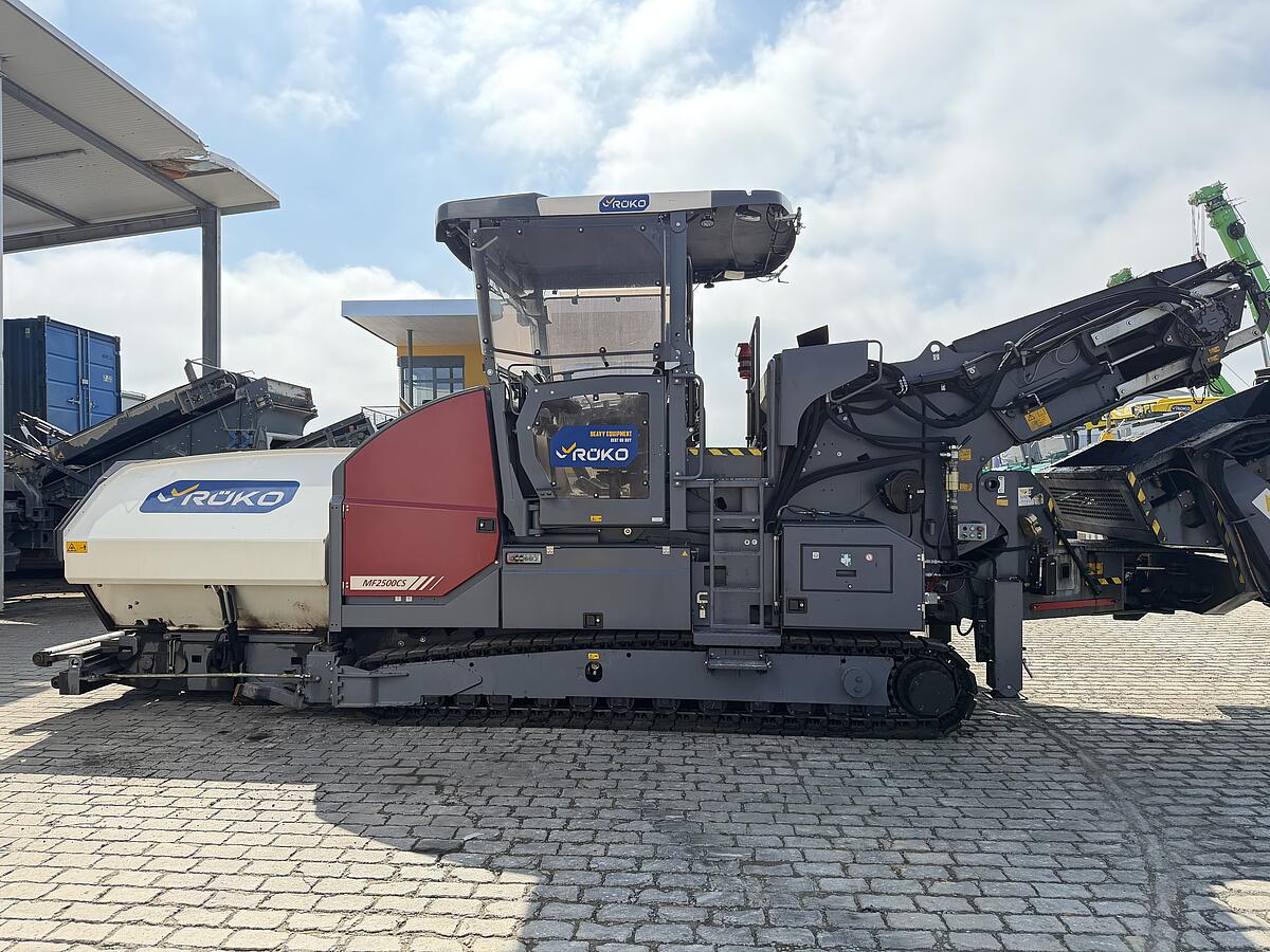 Beschicker Dynapac MF 2500 CS