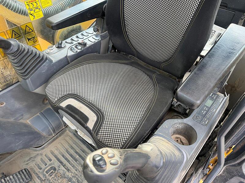 Kettenbagger Komatsu PC 240 LC-11