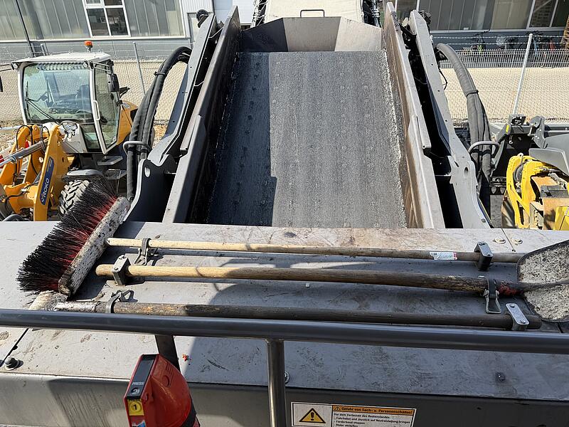 Beschicker Dynapac MF 2500 CS