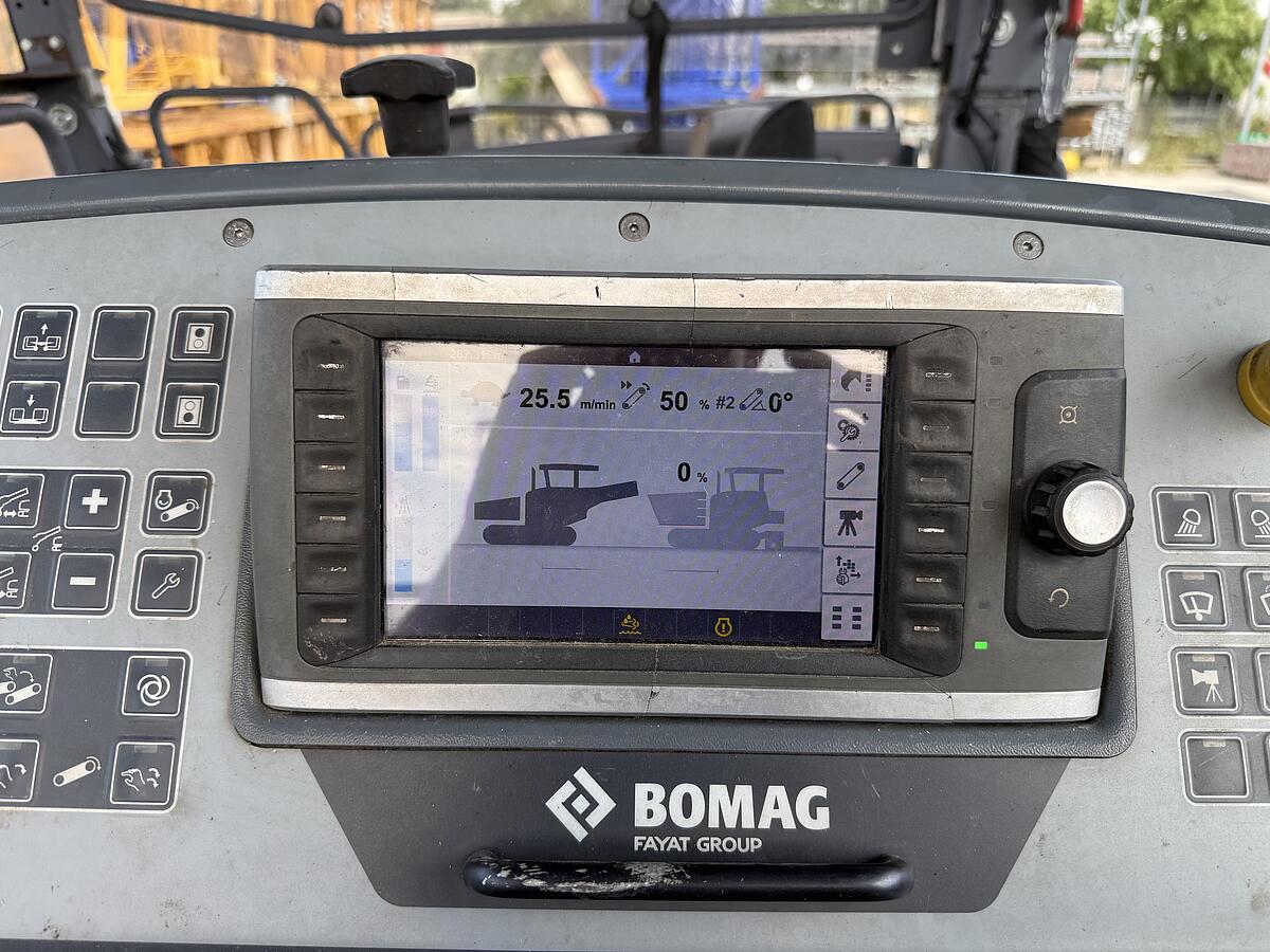 Beschicker Bomag BMF 2500 M