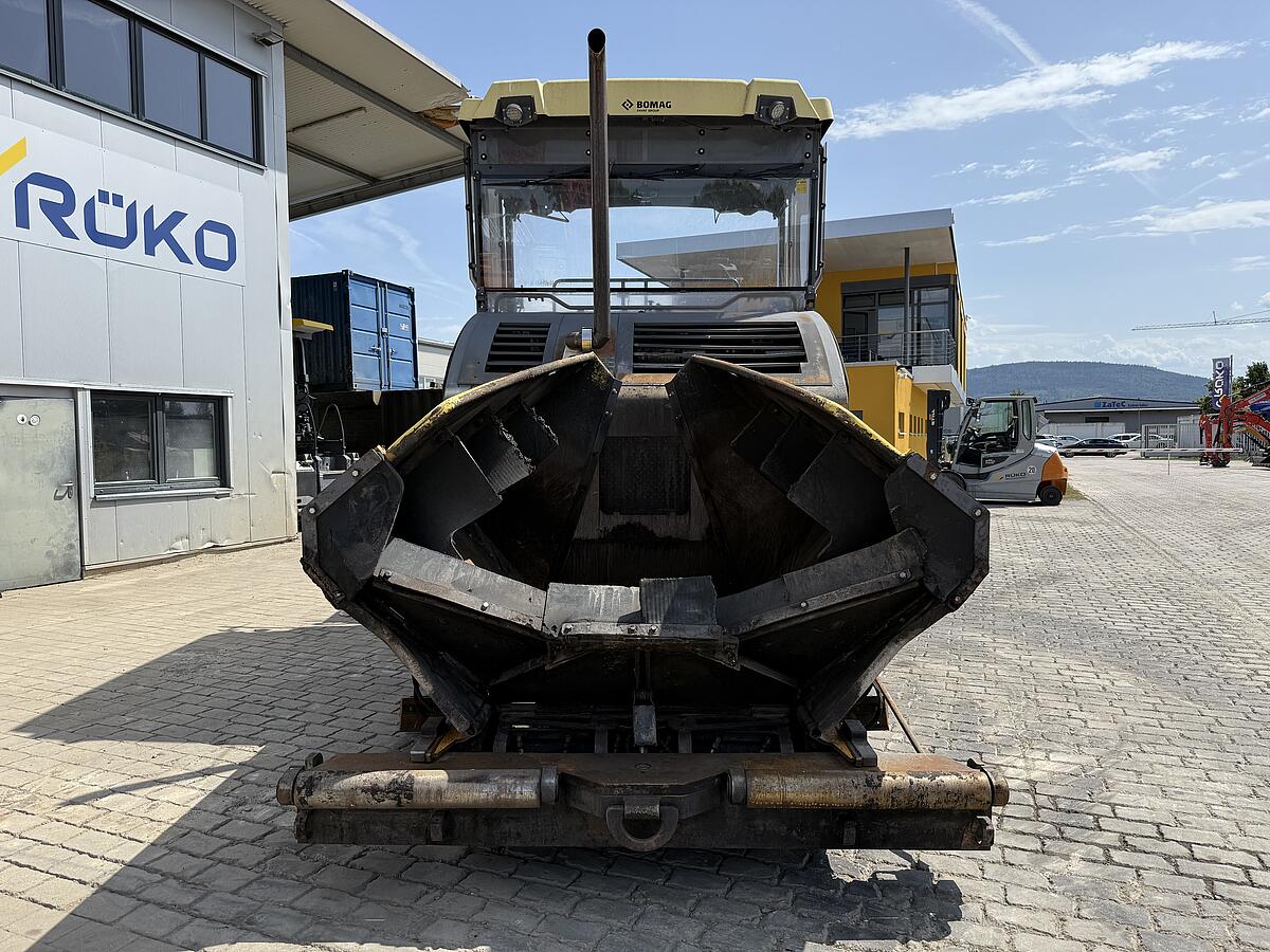 Beschicker Bomag BMF 2500 M