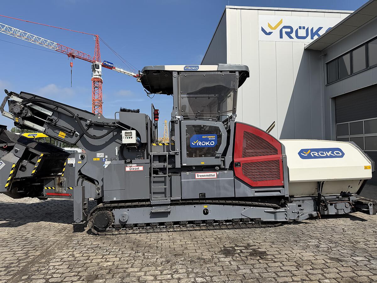 Beschicker Dynapac MF 2500 CS