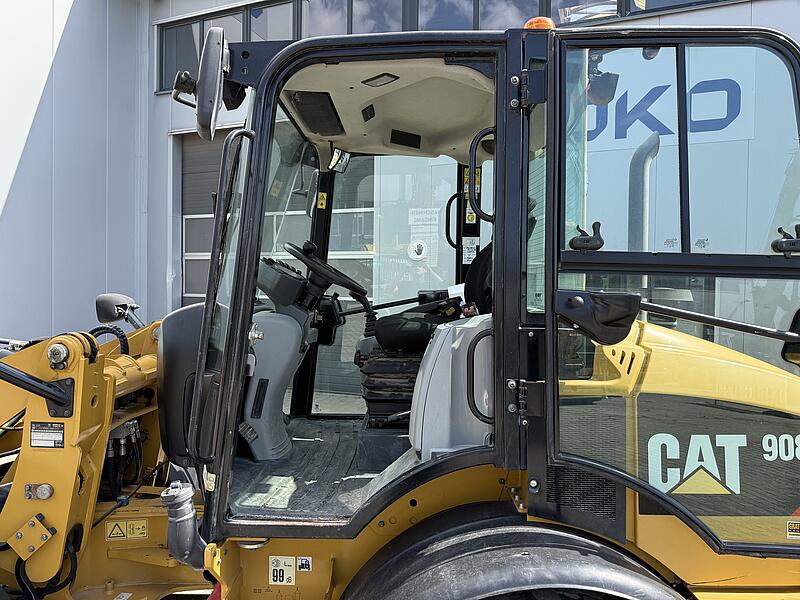 Radlader Caterpillar 908 M