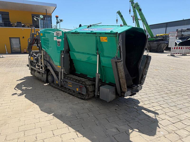 Kleinfertiger Vögele Super 800-3i