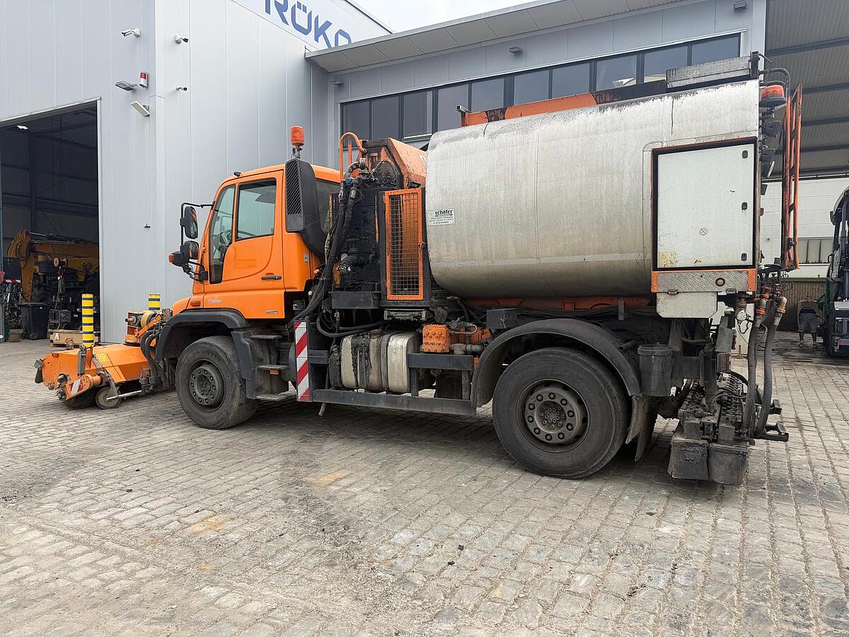 Bitumen Sprayer Schäfer Unimog U 500 + BSM-P 2000/2000