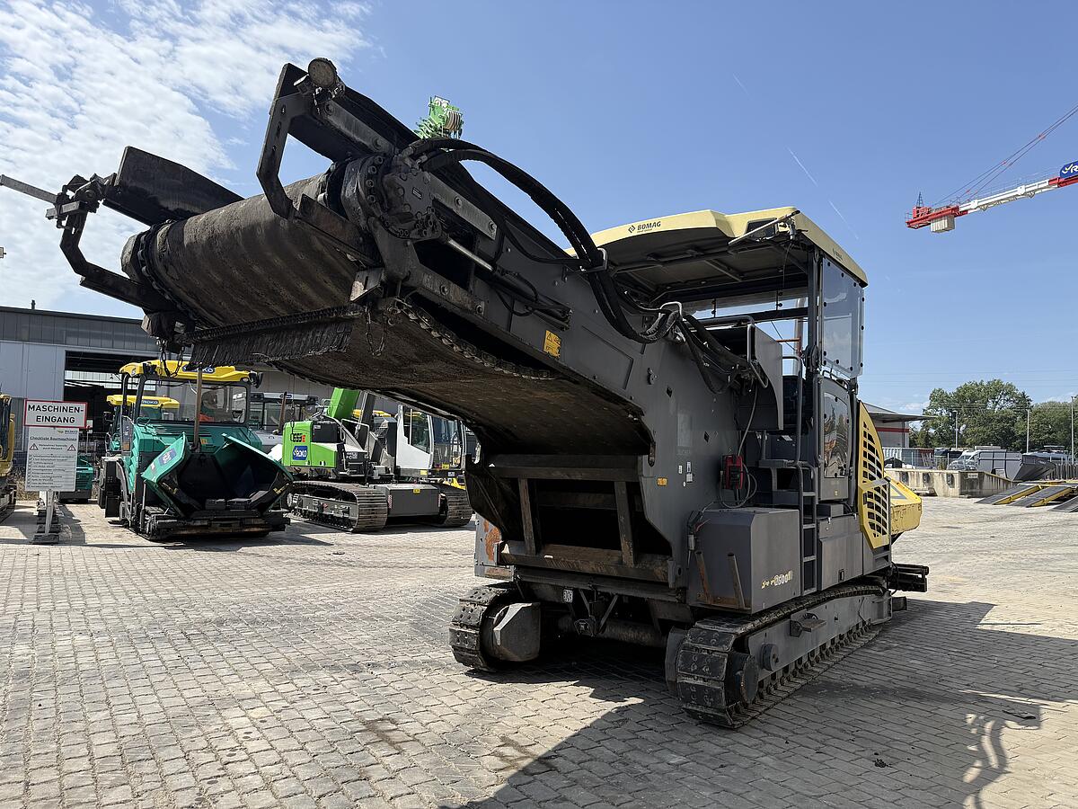 Beschicker Bomag BMF 2500 M