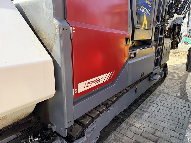 Beschicker Dynapac MF 2500 CS