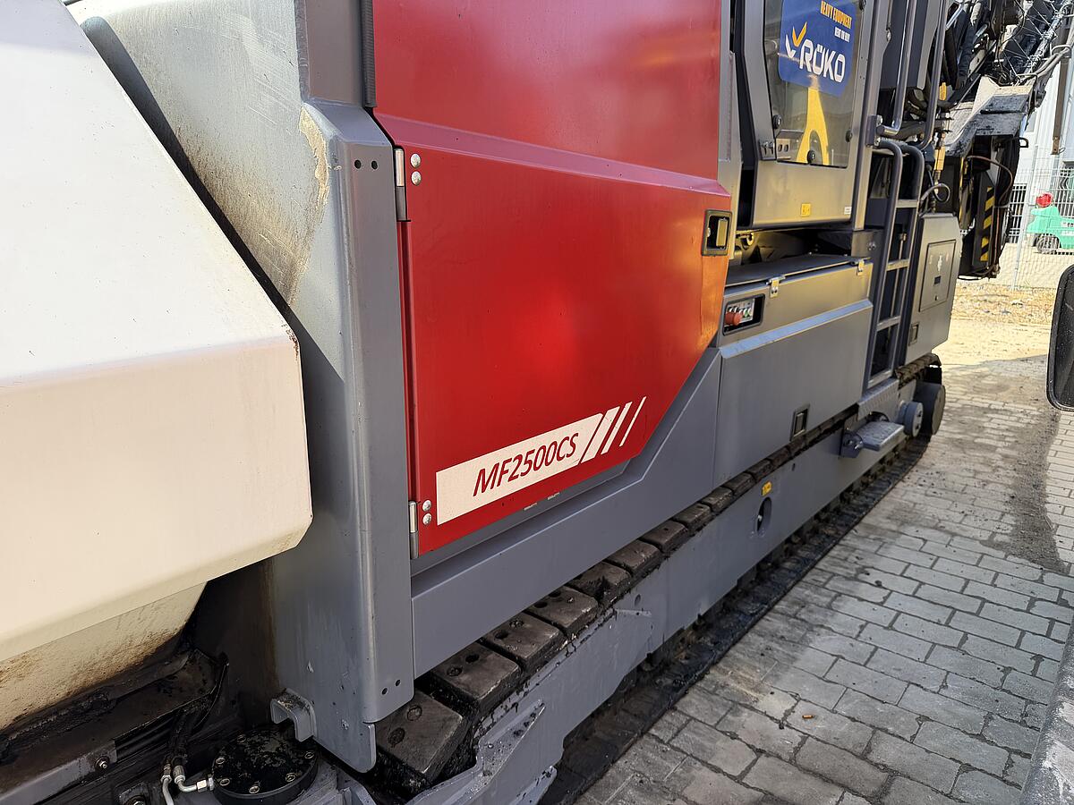Beschicker Dynapac MF 2500 CS
