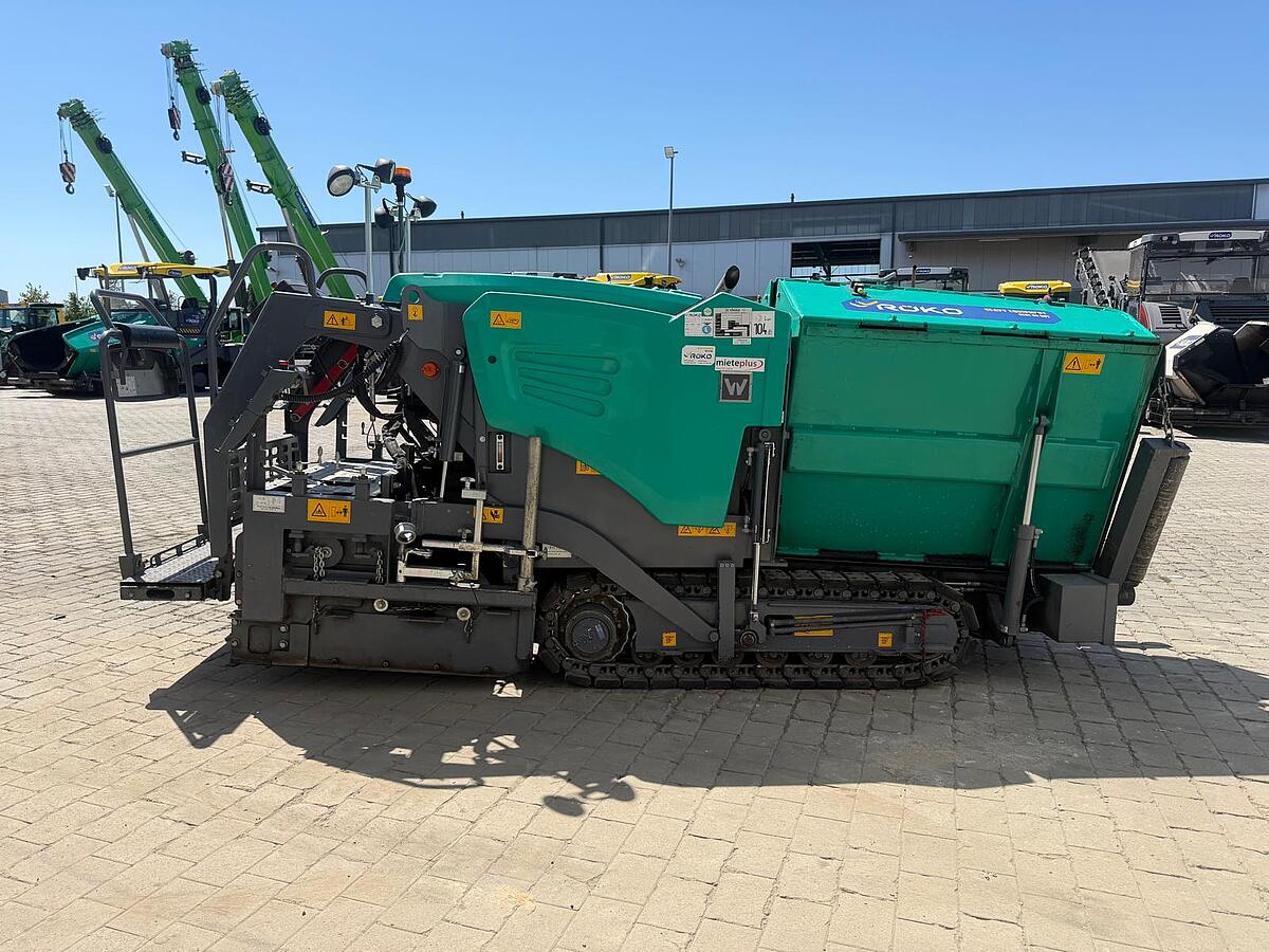 Kleinfertiger Vögele Super 800-3i