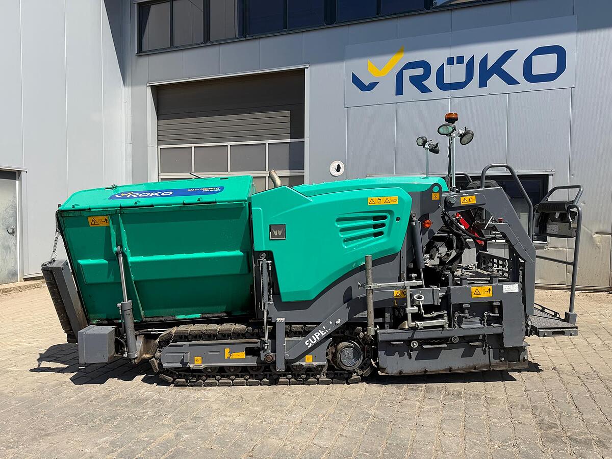 Kleinfertiger Vögele Super 800-3i