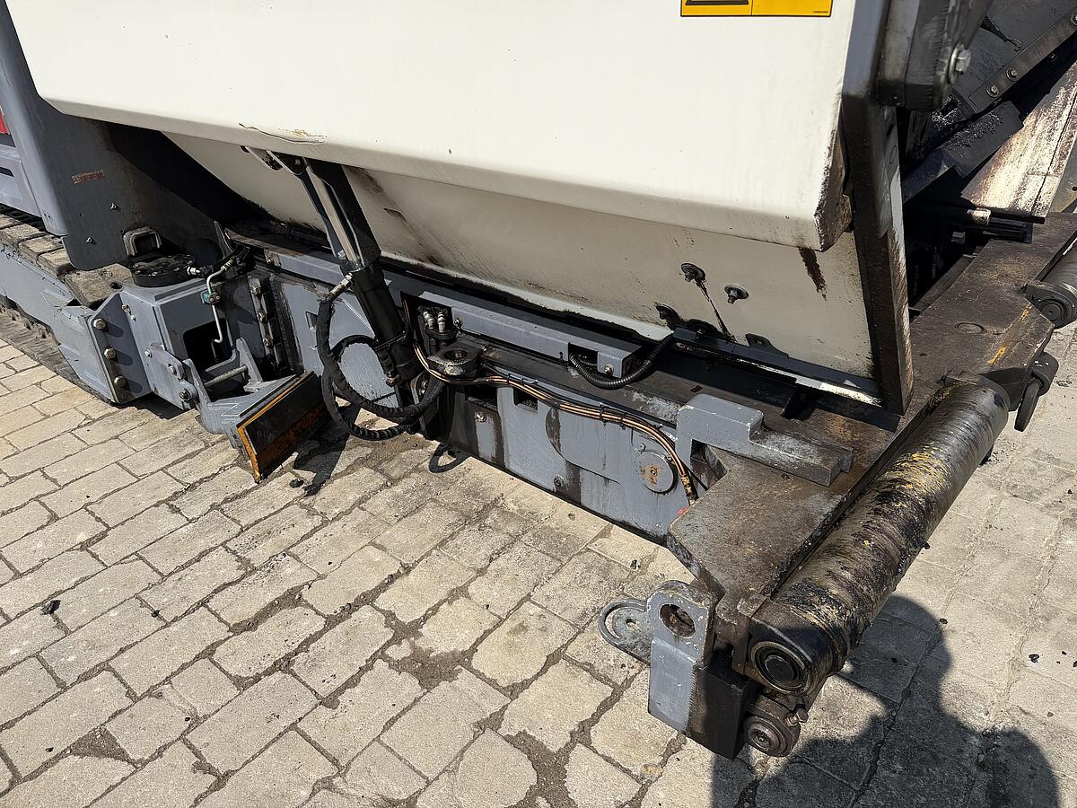 Beschicker Dynapac MF 2500 CS
