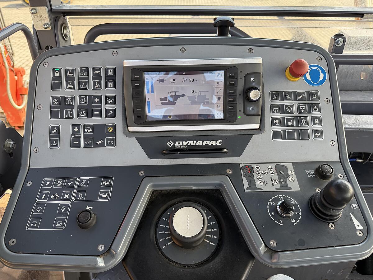 Beschicker Dynapac MF 2500 CS