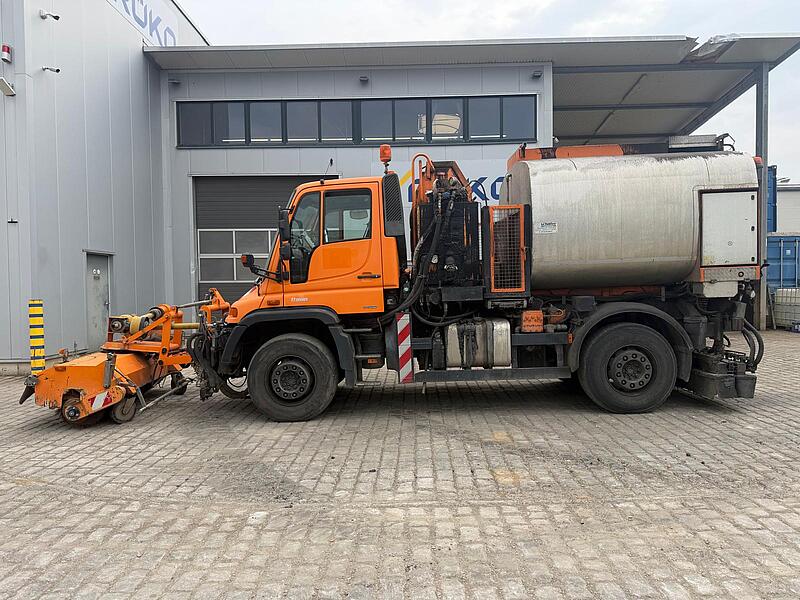 Bitumen Sprayer Schäfer Unimog U 500 + BSM-P 2000/2000