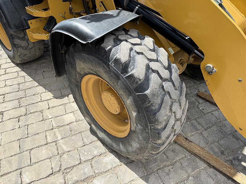 Radlader Caterpillar 908 M