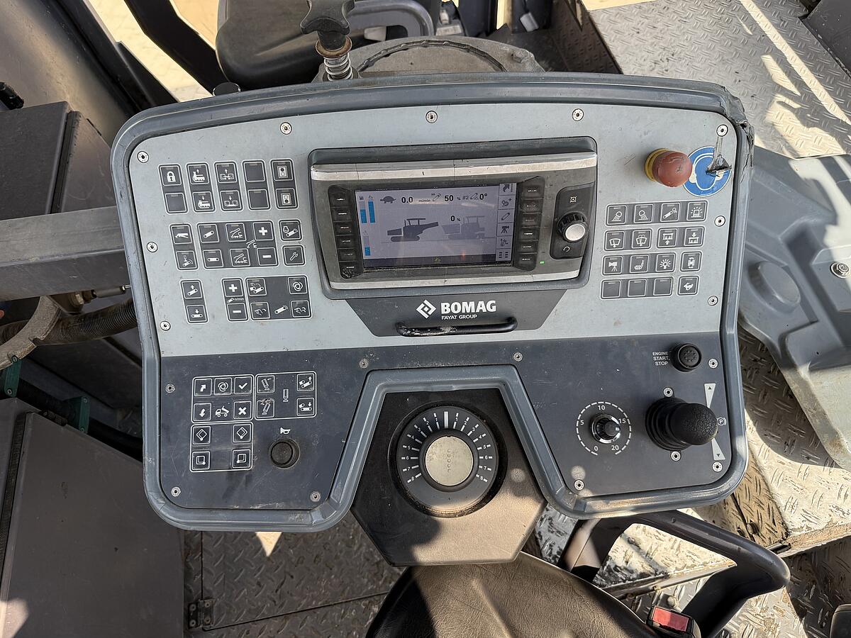Beschicker Bomag BMF 2500 M