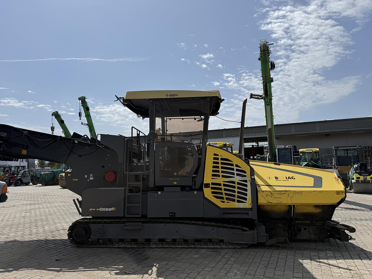 Beschicker Bomag BMF 2500 M