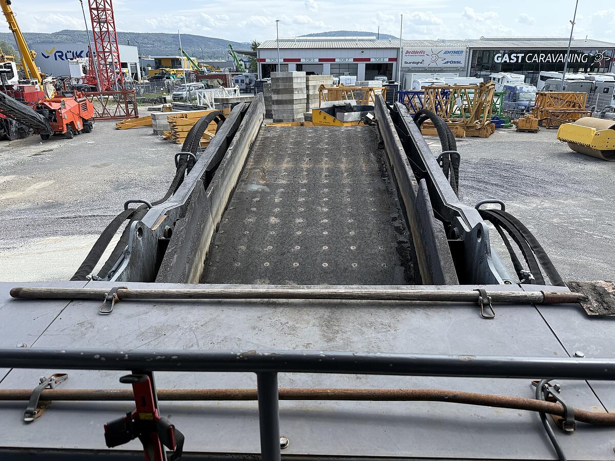 Beschicker Bomag BMF 2500 M