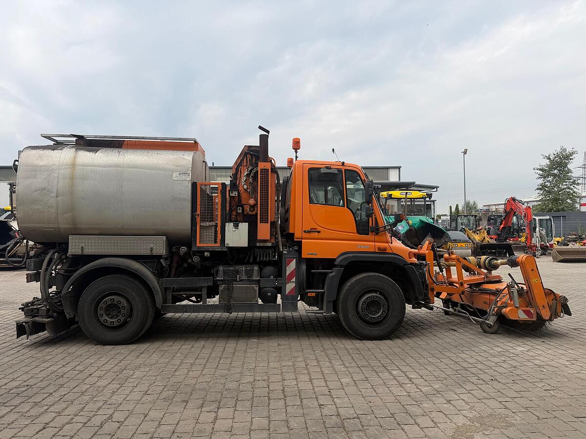 Bitumen Sprayer Schäfer Unimog U 500 + BSM-P 2000/2000