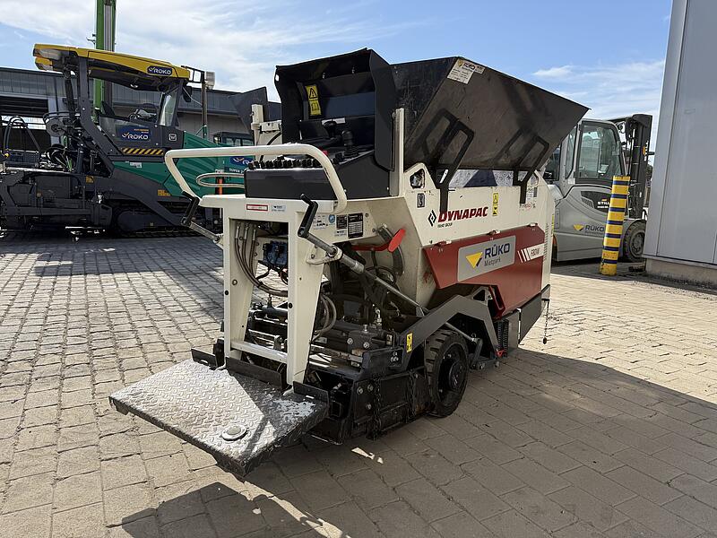Kleinfertiger Dynapac F80W