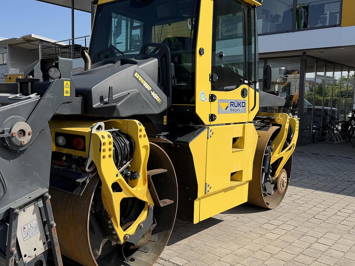 Tandemwalze Bomag BW 174 AP-4v