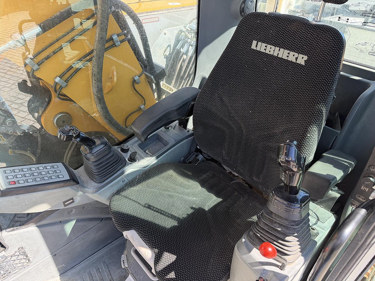 Kettenbagger Liebherr R 920 Compact LC