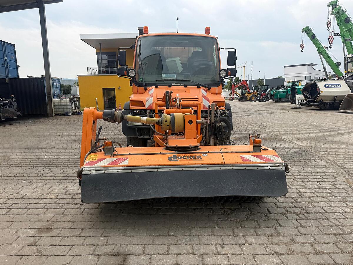 Bitumen Sprayer Schäfer Unimog U 500 + BSM-P 2000/2000