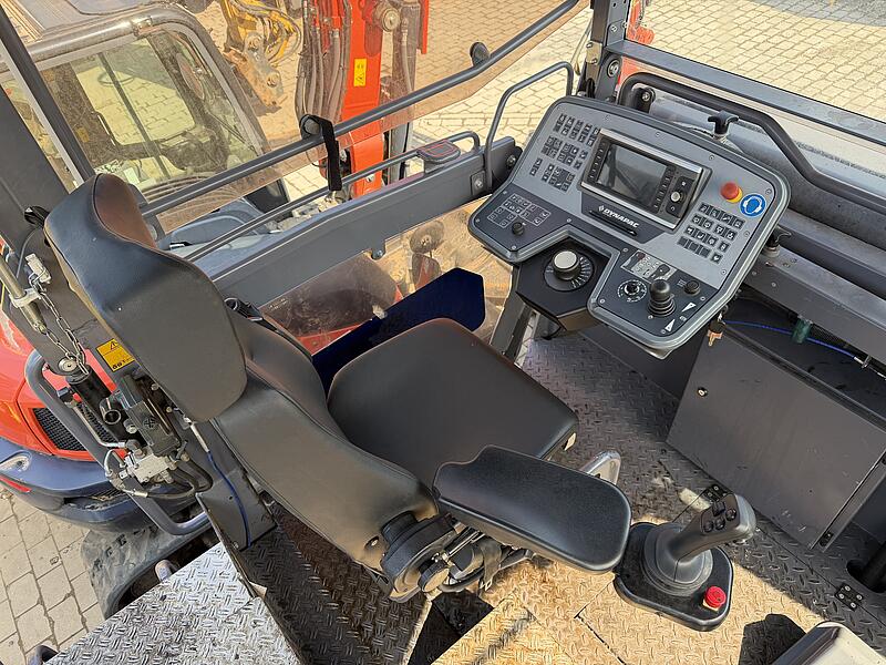 Beschicker Dynapac MF 2500 CS